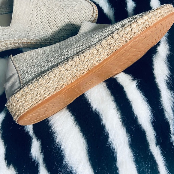 Cole Haan Beige/Gold Metalic Cloud Heel Sz 8 Wedge Slip on women’s Shoes - Picture 4 of 7